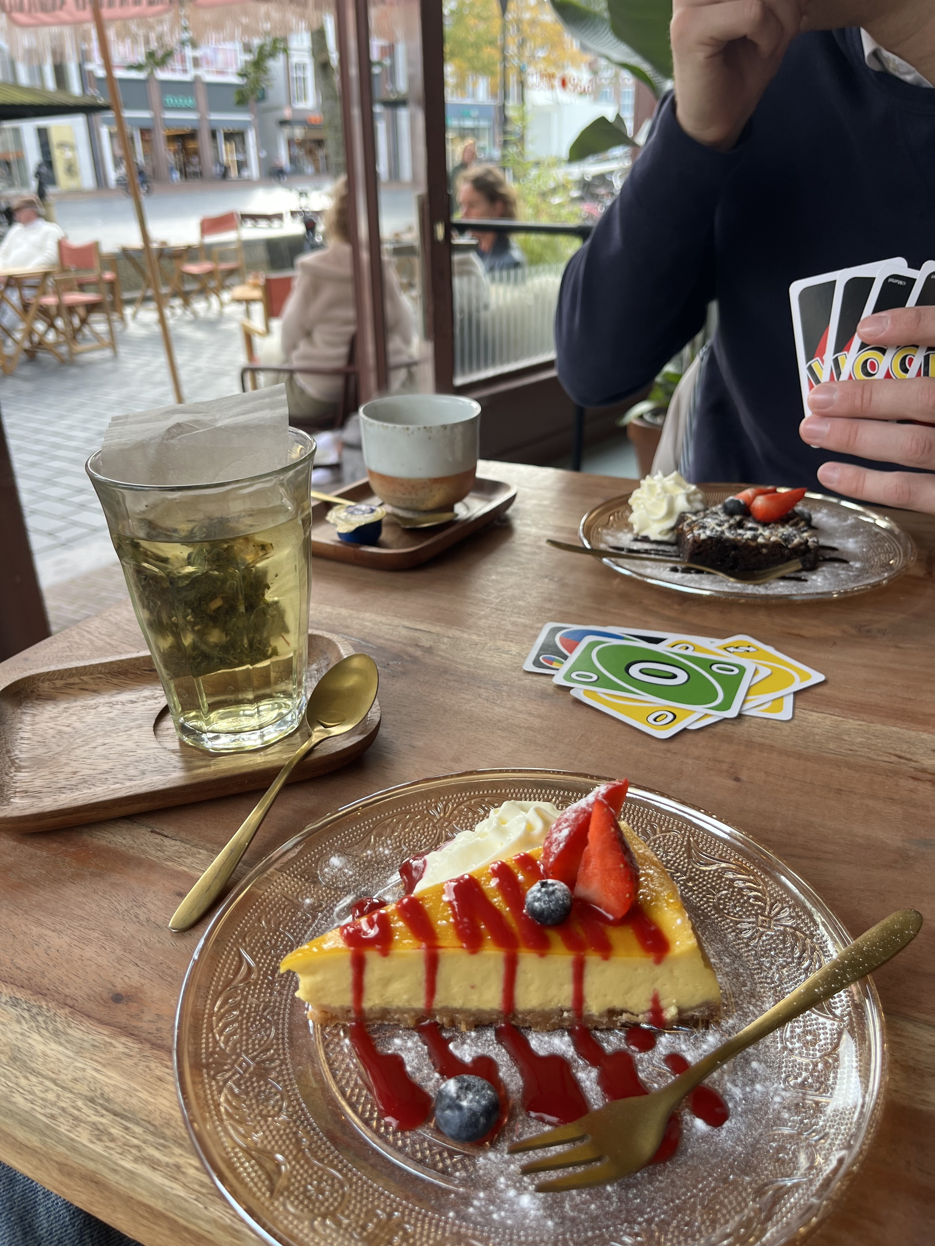 Cake and coffee while playing card games